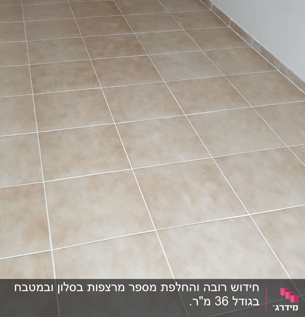 ריצוף קרמיקה חדש בחדר עם קיר לבנים